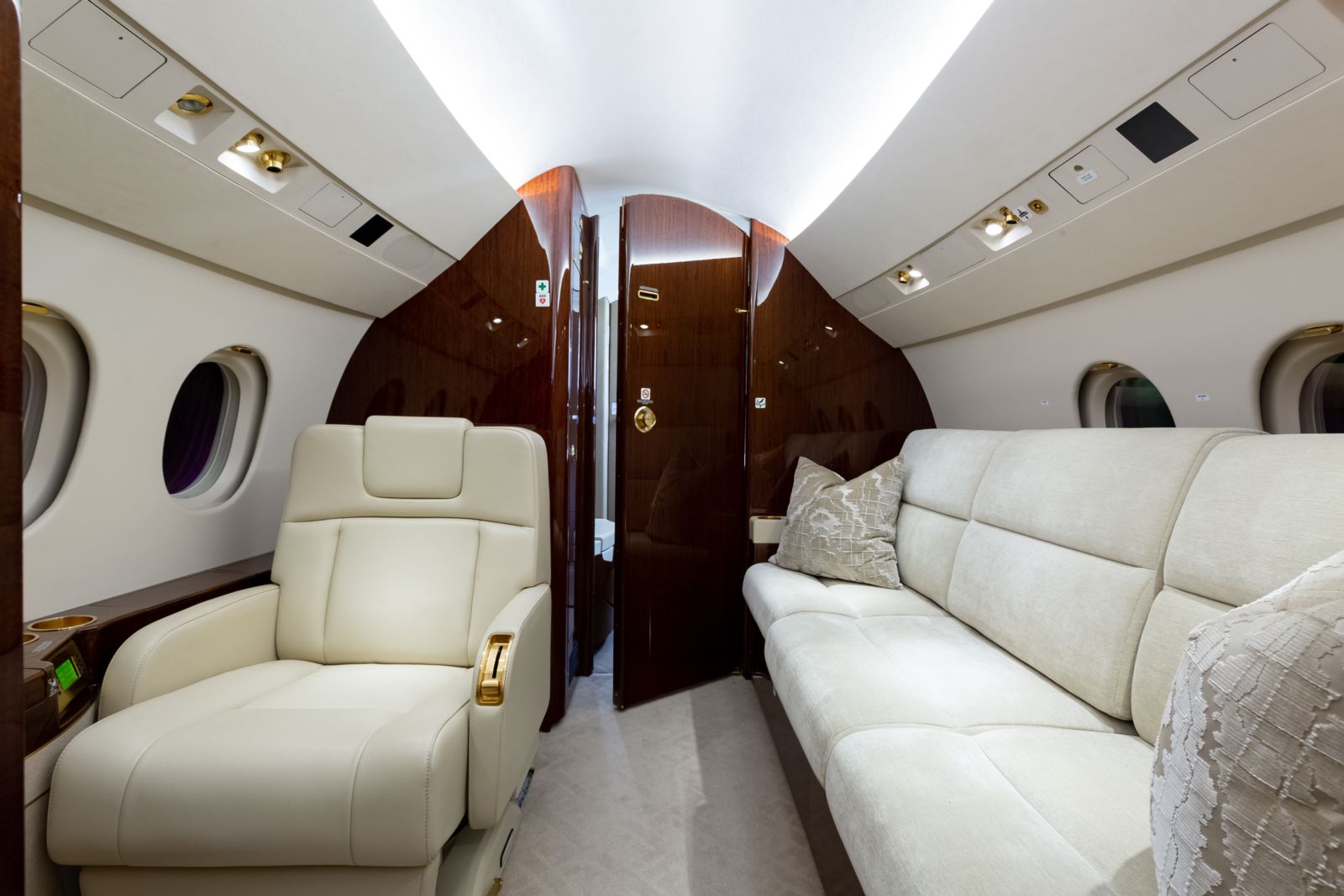 Dassault Falcon 900EX EASy  S/N 188 for sale | gallery image: /userfiles/images/F900EXy%20SN%20188/aft%20aft.jpg