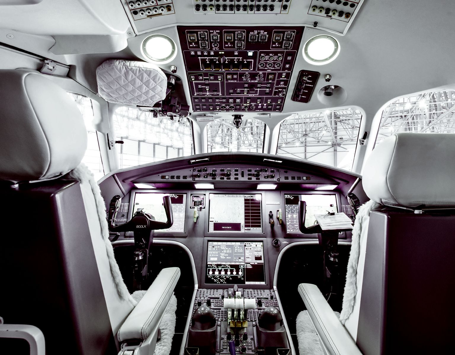 Dassault Falcon 900LX  S/N 288 for sale | gallery image: /userfiles/images/F900LX%20SN%20288/900lx_sn288_21.jpg