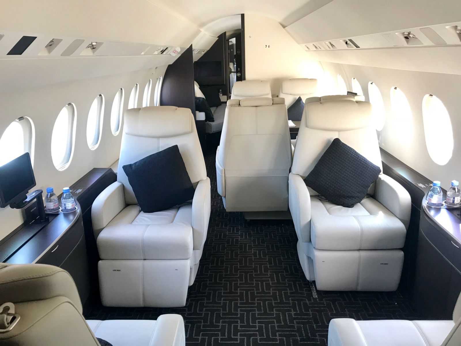 Dassault Falcon 900LX  S/N 288 for sale | gallery image: /userfiles/images/F900LX%20SN%20288/cabin%201.jpg