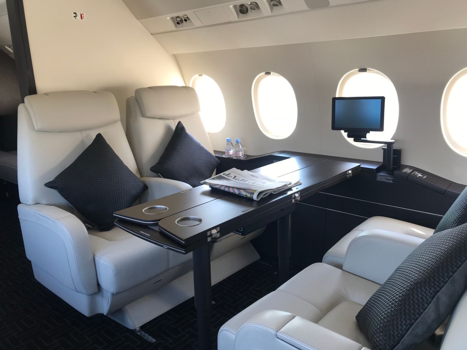 Dassault Falcon 900LX  S/N 288 for sale | gallery image: /userfiles/images/F900LX%20SN%20288/club.jpg