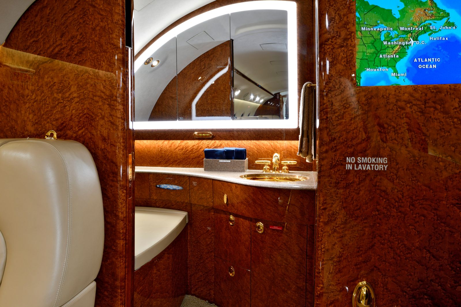 Gulfstream G200  S/N 212 for sale | gallery image: /userfiles/images/G200_SN212/int10_300.jpg