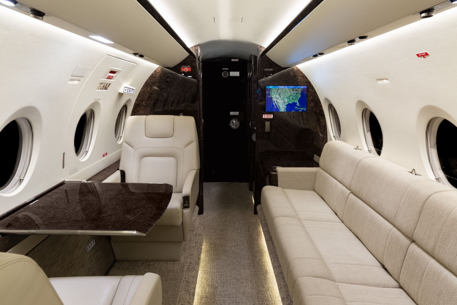 Gulfstream G280  S/N 2027 for sale | gallery image: /userfiles/images/G280_sn2027/bfp_0412e.jpg