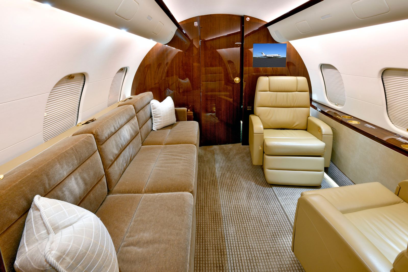 Bombardier Global 5000  S/N 9366 for sale | gallery image: /userfiles/images/G5000_sn9366/aft%20aft.jpg