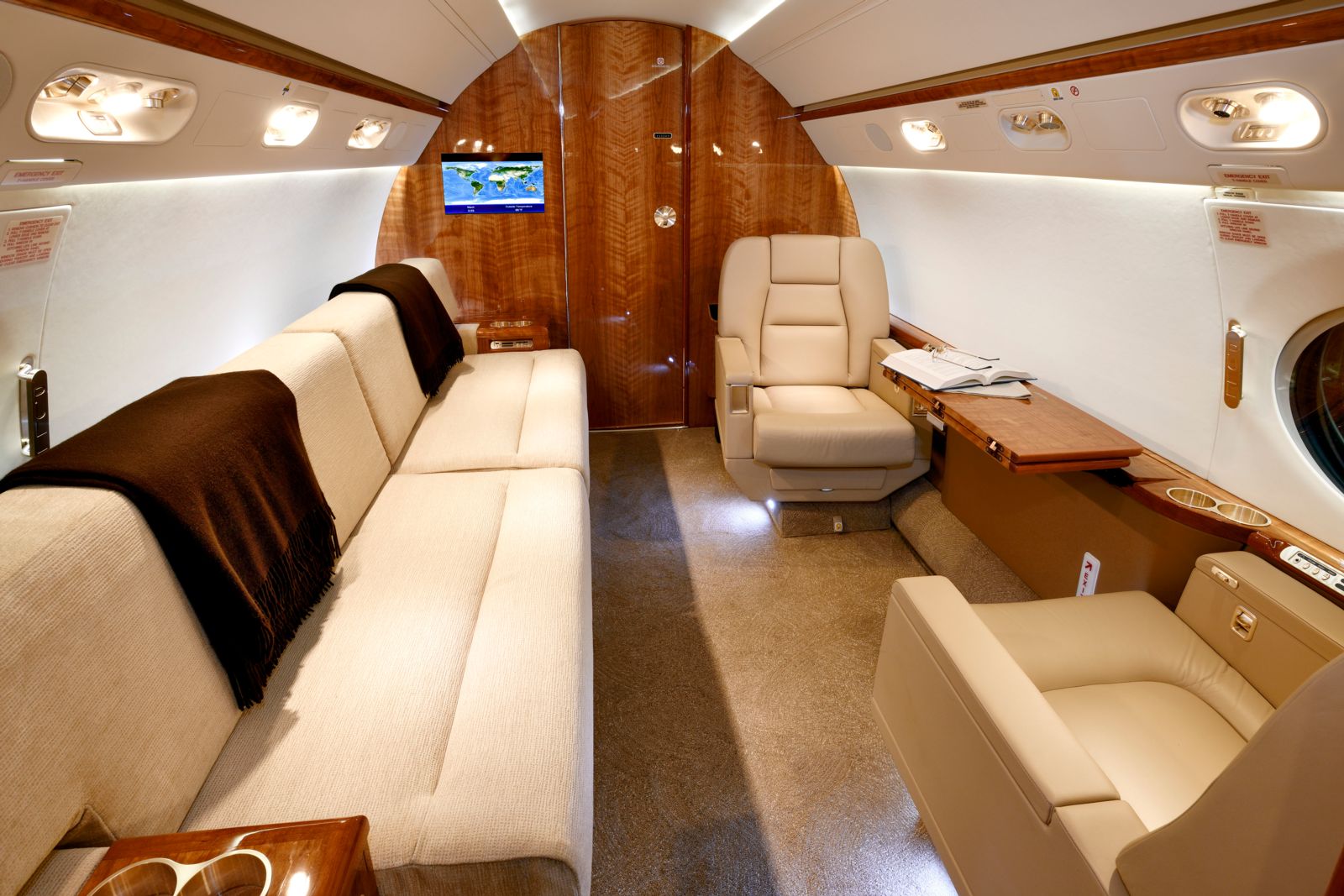 Gulfstream G550  S/N 5389 for sale | gallery image: /userfiles/images/G550_SN5389/aft%20aft.jpg