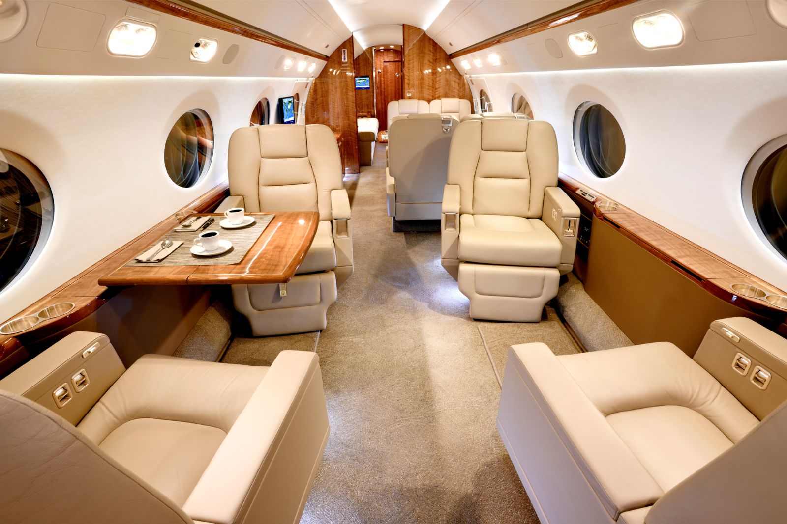 Gulfstream G550  S/N 5389 for sale | gallery image: /userfiles/images/G550_SN5389/fwd%20aft.jpg