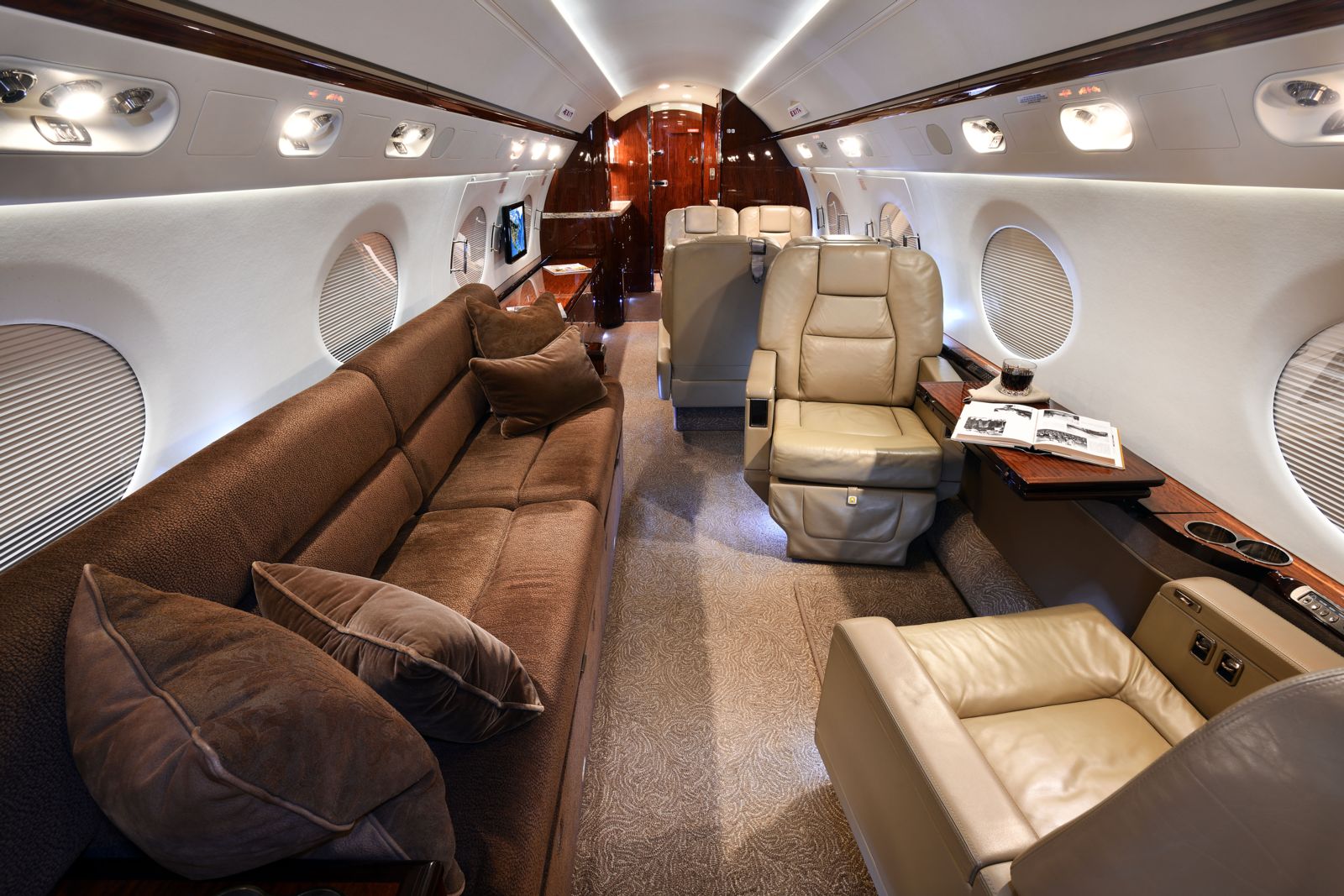 Gulfstream G550  S/N 5502 for sale | gallery image: /userfiles/images/G550_SN_5502/int6c_300.jpg