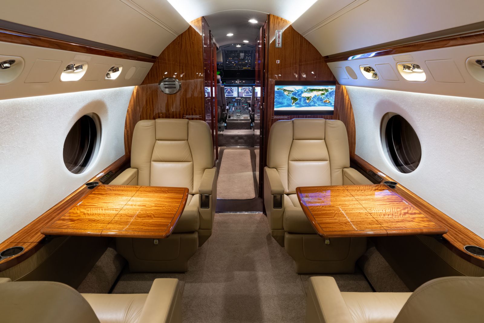 Gulfstream G550  S/N 5403 for sale | gallery image: /userfiles/images/G550_sn5403/fwd%20fwd.jpg