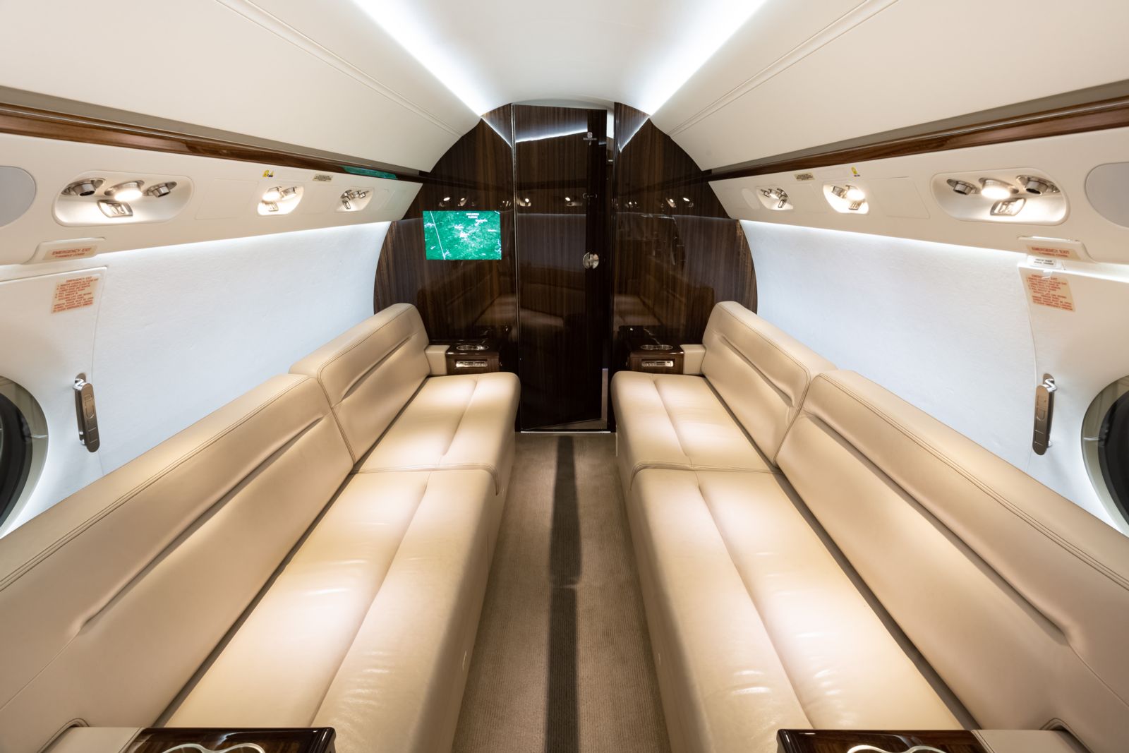 Gulfstream G550  S/N 5448 for sale | gallery image: /userfiles/images/G550_sn5448/aft%20aft.jpg