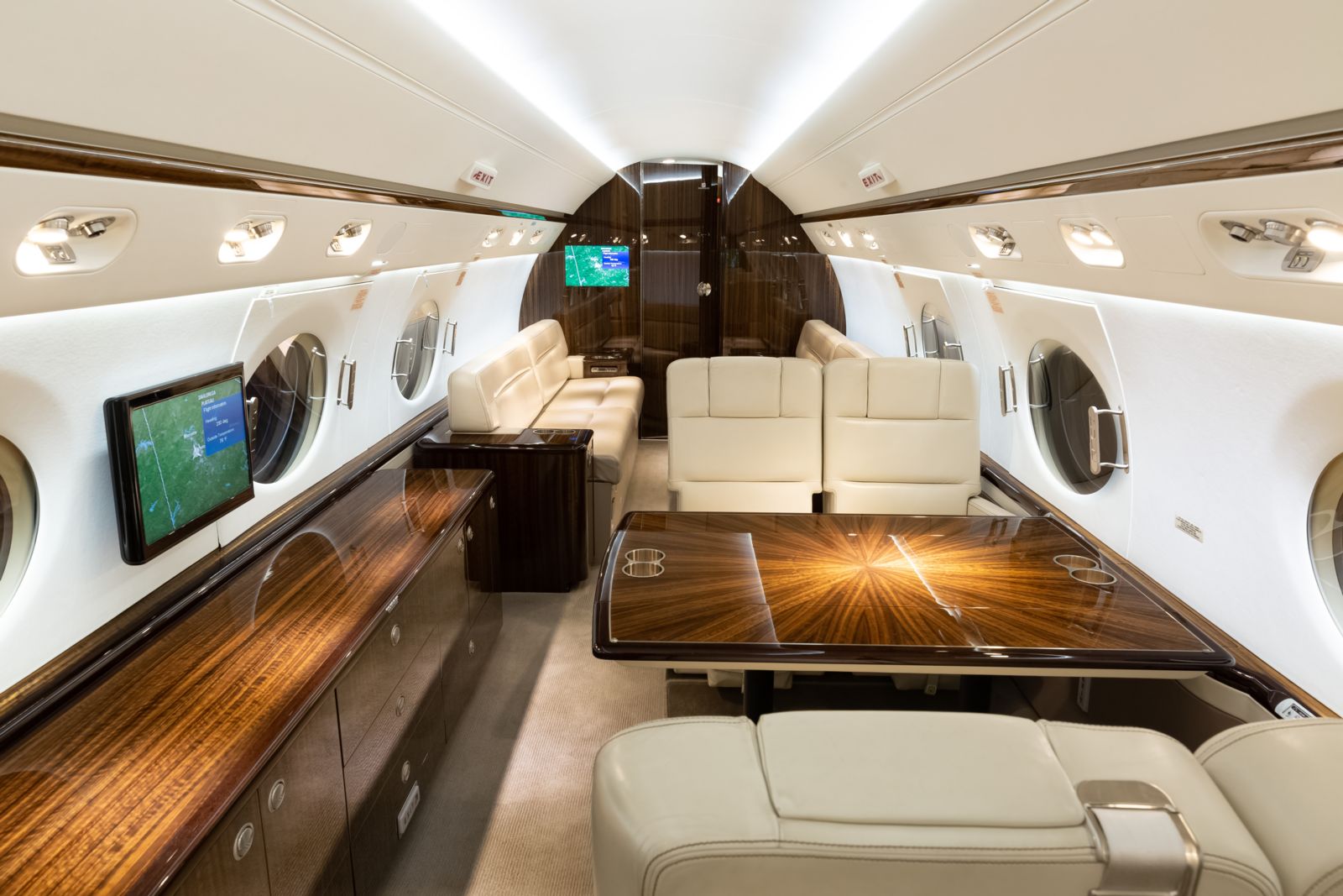 Gulfstream G550  S/N 5484 for sale | gallery image: /userfiles/images/G550_sn5484/mid%20aft.jpg