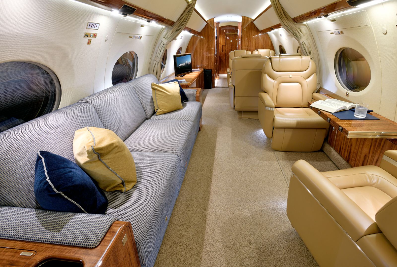 Gulfstream G650ER  S/N 6012 for sale | gallery image: /userfiles/images/G650_sn6012/mid%20afyt.jpg