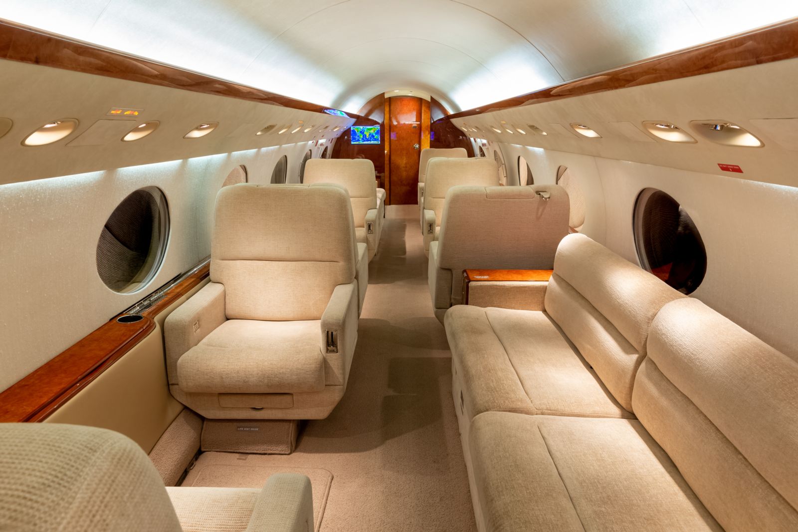 Gulfstream GV  S/N 537 for sale | gallery image: /userfiles/images/GV_sn537/fwd%20aft.jpg