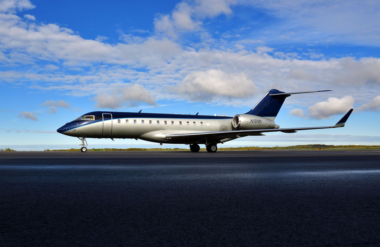 Bombardier Global Express XRS  S/N 9185 for sale | gallery image: /userfiles/images/Global%20XRS_sn9185/ext1a_300.jpg