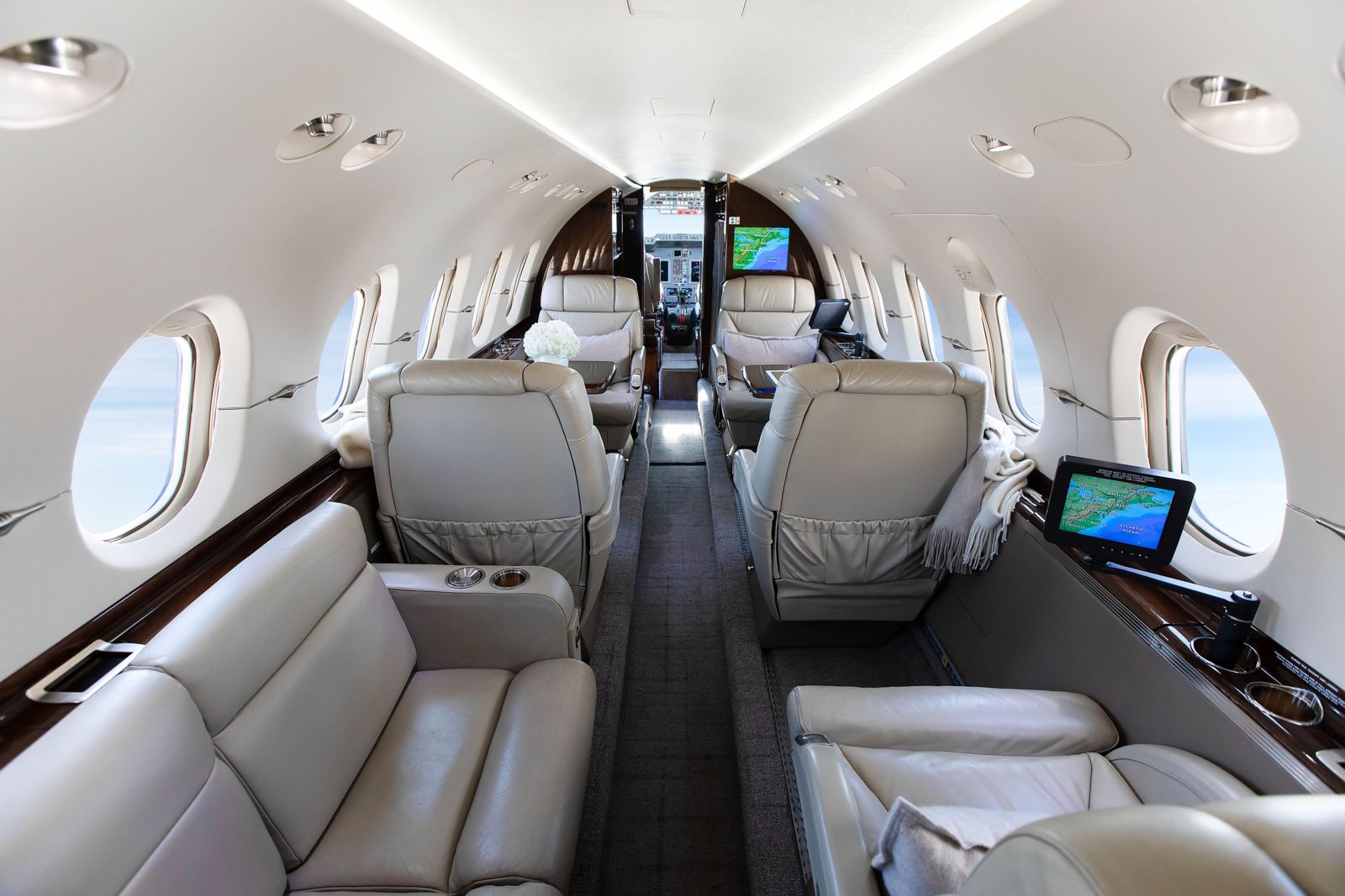 Hawker/Textron 900XP  S/N HA-0031 for sale | gallery image: /userfiles/images/Hawker900XP_sn31/n848tx%20int%204.jpg