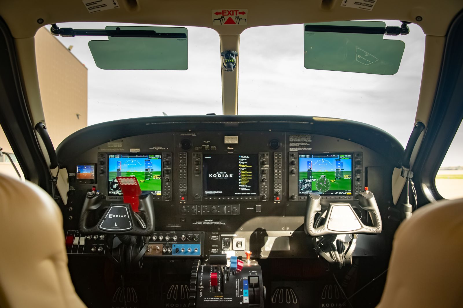 Daher QUEST KODIAK 100  S/N 264 for sale | gallery image: /userfiles/images/Kodiak_sn264/flightdeck%2001%20(5d3_0056).jpg