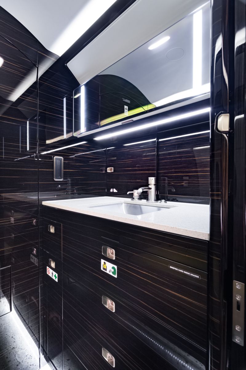 Embraer Legacy 500  S/N 55000049 for sale | gallery image: /userfiles/images/Legacy500_sn49/aft%20lav.jpg