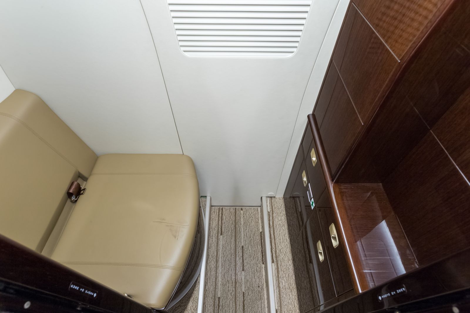 Embraer Phenom 100  S/N 50000397 for sale | gallery image: /userfiles/images/P100_sn397/bfp_6891.jpg
