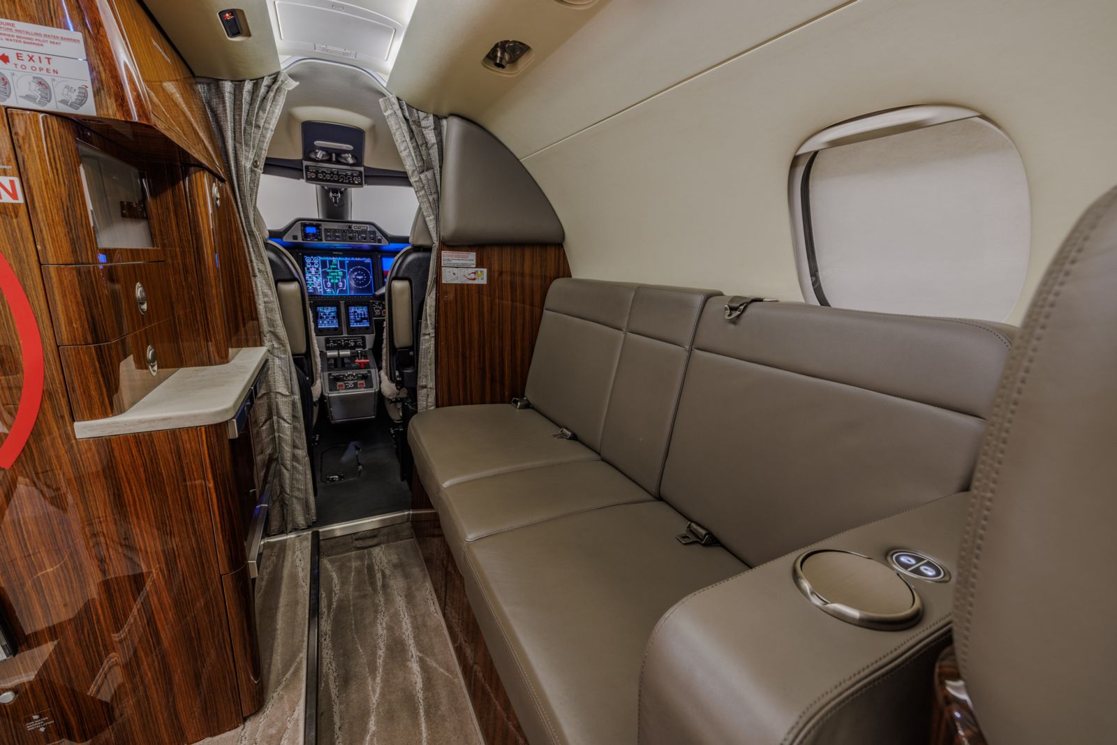 Embraer Phenom 300  S/N 50500191 for sale | gallery image: /userfiles/images/Phenom%20300%20SN%20191/n715de-webres-14.jpg