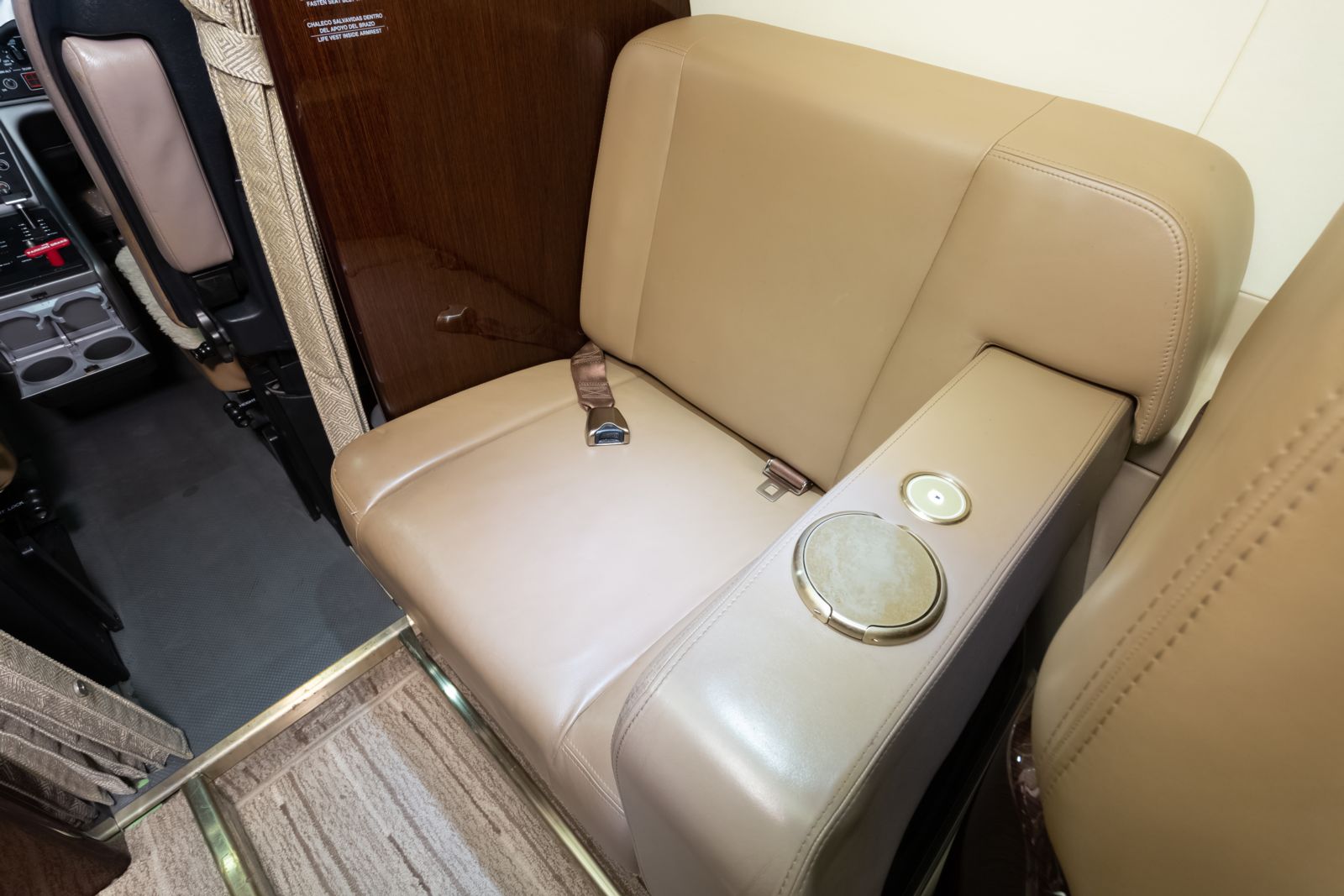 Embraer Phenom 100-100E-100EV-100EX  S/N 50000347 for sale | gallery image: /userfiles/images/Phenom100_sn347/fwd%20divan.jpg