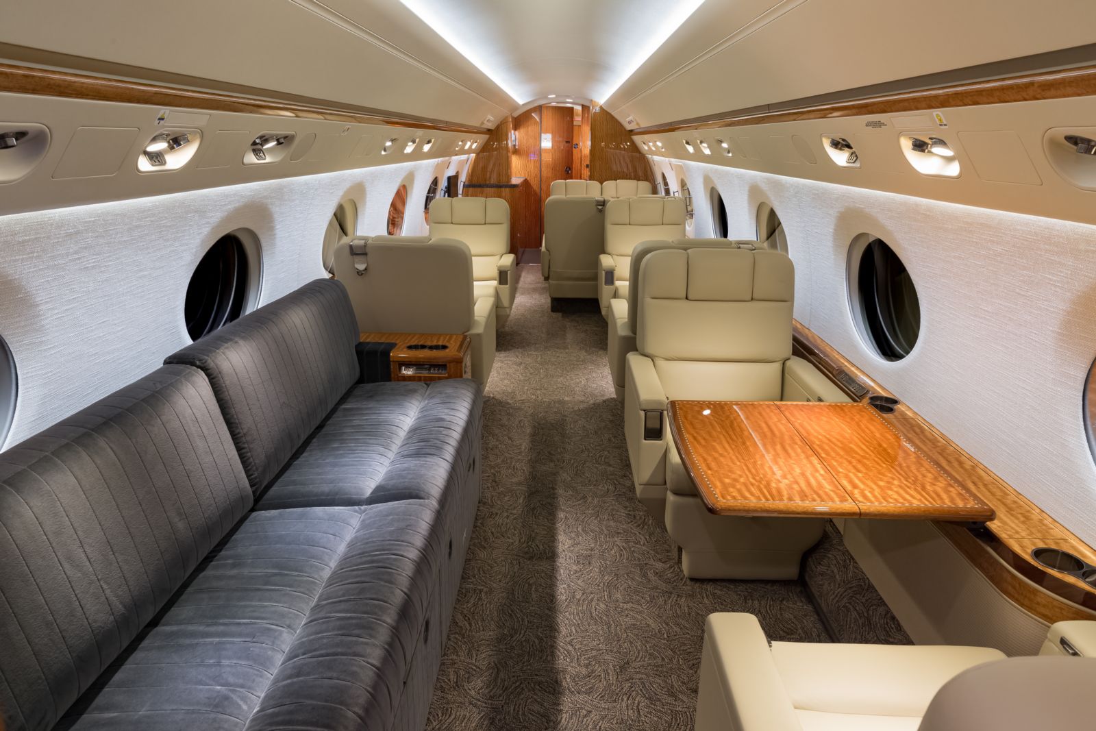 Gulfstream G550  S/N 5390 for sale | gallery image: /userfiles/images/aircraft-listing/Gulfstream_G550_sn5390/bfp_8034.jpg