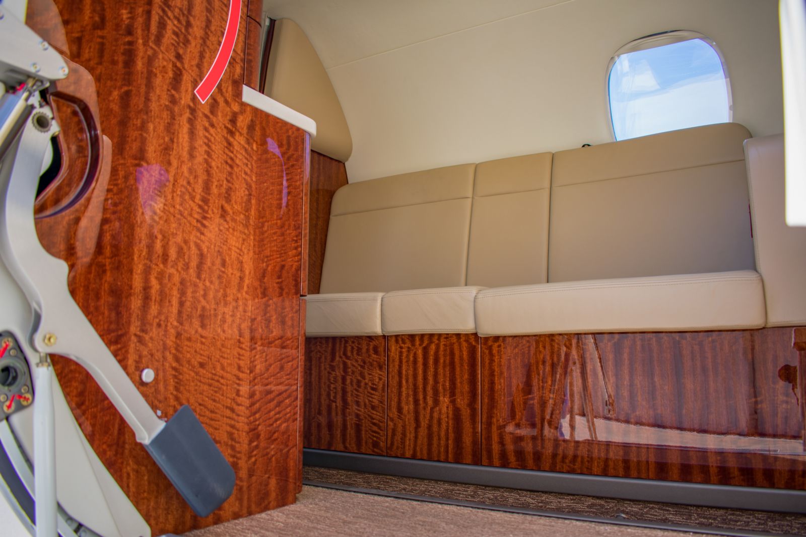 Embraer Phenom 300-300E  S/N 50500420 for sale | gallery image: /userfiles/images/couch.jpg